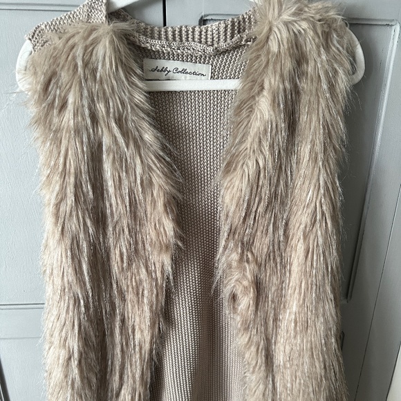 Faux Fur Vest - Picture 1 of 4